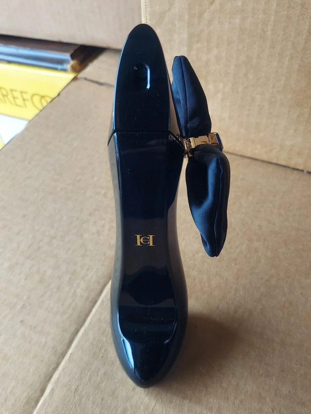 Black Satin Bow High Heel Bottle Accent